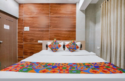 Mahape Hotel | Fabexpress White Gold