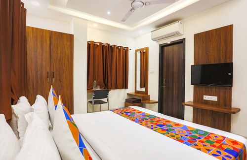 Rau Hotel | Fabhotel Balaji Paradise