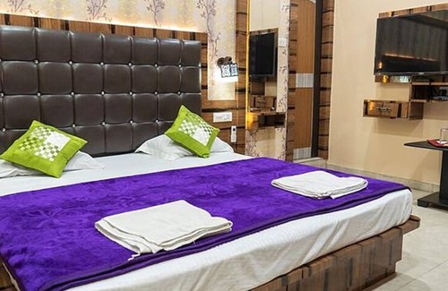 Varanasi Hotel | Fabhotel Cm Palace I