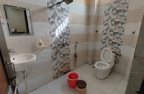 Varanasi Hotel | Fabhotel Cm Palace I