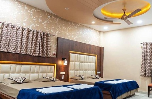 Varanasi Hotel | Fabhotel Cm Palace I