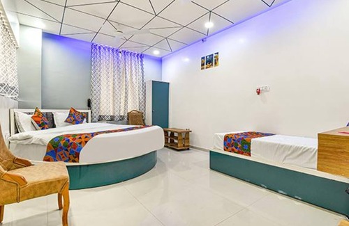 Ahmedabad Hotel | Fabhotel Dev Palace