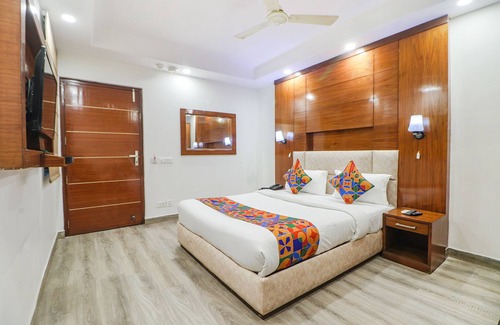 Dwarka Hotel | Fabhotel Dwarka Suites