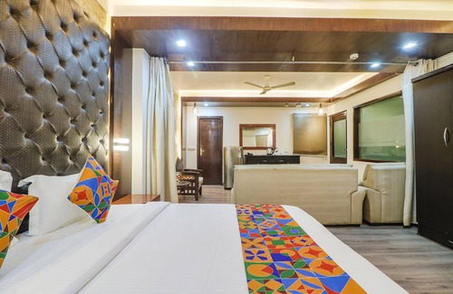 Dwarka Hotel | Fabhotel Dwarka Suites