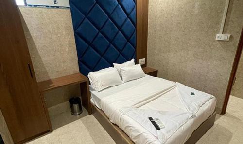 Kamathipura Hotel | FabHotel Firdous - Mumbai Central