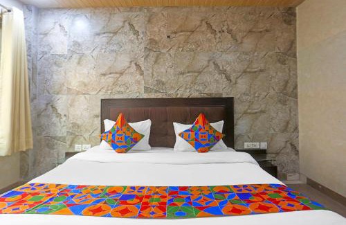 Kalkaji Hotel | FabHotel Gera's - Nehru Place Market