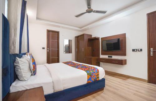 Kalkaji Hotel | FabHotel Golden Eye Inn