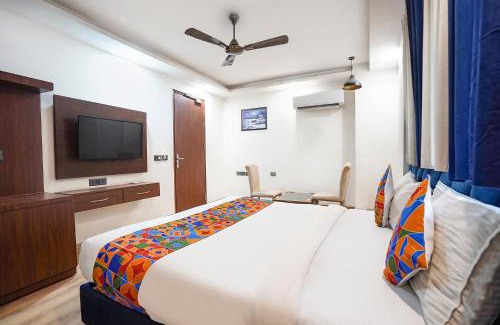 Kalkaji Hotel | FabHotel Golden Eye Inn