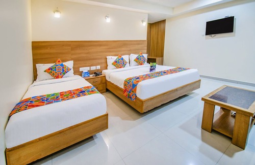 Gandhipuram Hotel | FabHotel Jansi Deluxe