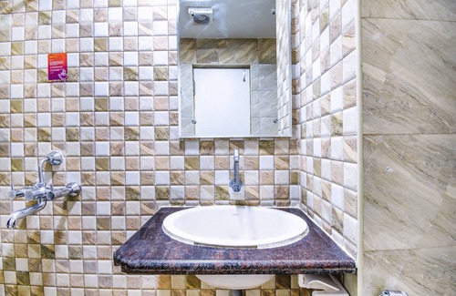 Gandhipuram Hotel | FabHotel Jansi Deluxe