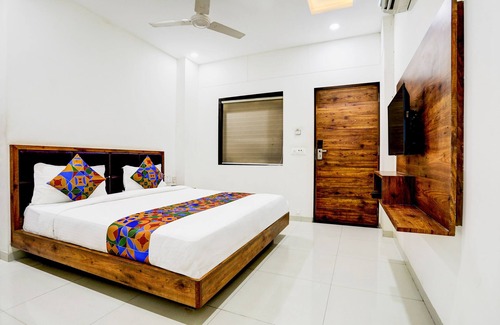Vadodara Hotel | Fabhotel Maa Gayatri