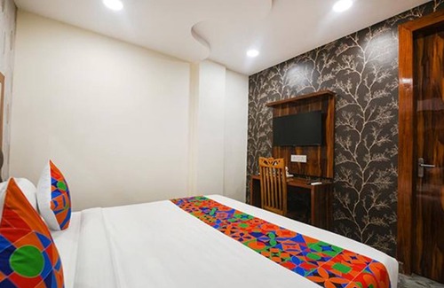 Preet Vihar Hotel | Fabhotel Mona Continental