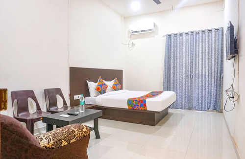 Nashik Hotel | Fabhotel Om Sai