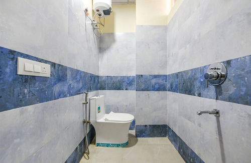 Sector 70 Hotel | Fabhotel Palm Paradise