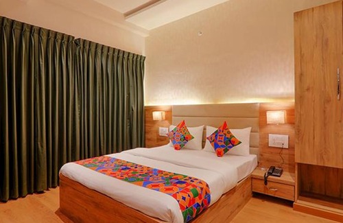 Gomti Nagar Hotel | Fabhotel Pratham Inn