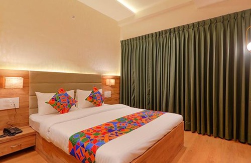 Gomti Nagar Hotel | Fabhotel Pratham Inn