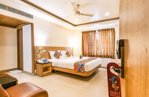 Gandhipuram Hotel | FabHotel Royal Castle Gandhipuram