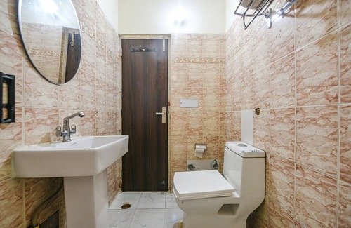 Sector 22 Hotel | Fabhotel Royal Inn