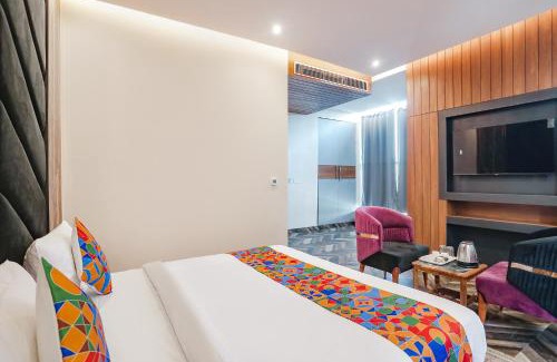 Noida Hotel | FabHotel Royale 116