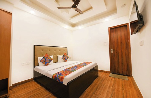 Delhi Hotel | Fabhotel Santosh Residency
