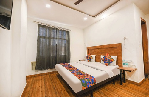 Delhi Hotel | Fabhotel Santosh Residency