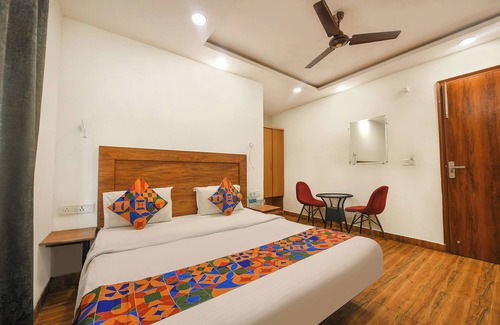 Delhi Hotel | Fabhotel Santosh Residency