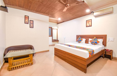 Bhosari Hotel | Fabhotel Shreeyash Residency