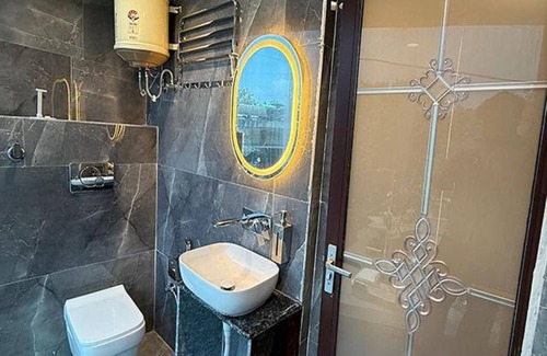 Delhi Hotel | Fabhotel The Aura
