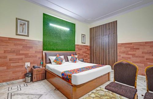 Noida Hotel | FabHotel The Everest 43