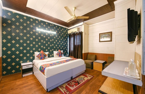 New Friends Colony Hotel | Fabhotel The Icon