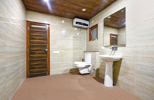 Dharampur Hotel | Fabhotel The Kasauli Heavens