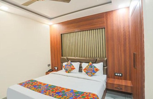 Allahabad Hotel | FabHotel The Treenity House