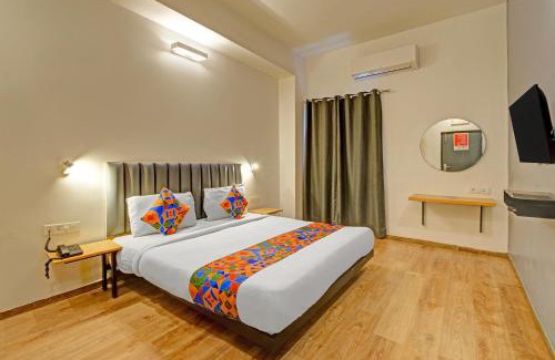 Hyderabad Hotel | FabHotel White Ridge Shivam
