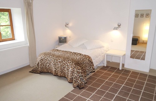 La Caillere-Saint-Hilaire Cabaña | Fabulous Character Gite - Pool, Tennis Court, With Wi-fi & Wood-Burning Stove