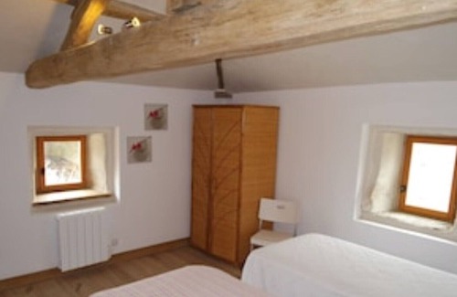 La Caillere-Saint-Hilaire Cabaña | Fabulous Character Gite - Pool, Tennis Court, With Wi-fi & Wood-Burning Stove