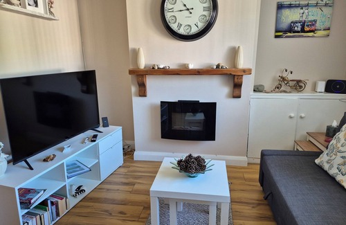 Carnlough Apartamento | Fabulolous 1-bedroom apartment in quaint Carnlough with 3 minute walk to beach.