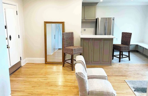 East Town Apartamento | Fabulous 1-bedroom with elevator, fitness, onsite...WiFi... in vibrant Milwaukee