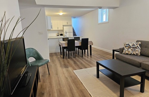 Amherstview Apartamento | Fabulous 2-bedroom apartment with WiFi in Kingston West End