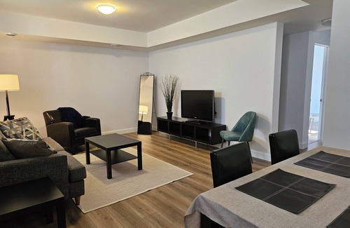 Amherstview Apartamento | Fabulous 2-bedroom apartment with WiFi in Kingston West End