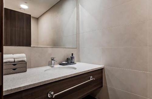 Dubai Media City Apartamento | Fabulous 2BR Apartment with Palm View in Media City