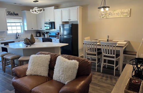 Braselton Casa | Fabulous 3-bedroom townhome with WiFi and AC in Braselton/ chateau elan area