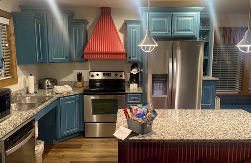 Branson Cabaña | ¡Fabuloso 4BDR / 3BA con sala de juegos! Excelentes comodidades. Atracciones cercanas. Desde $ 299.