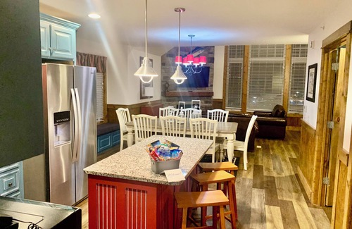 Branson Cabaña | Fabulous 4BDR that sleeps 12 Cottage with Game Room in Stormy Point Village.