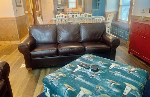 Branson Cabaña | Fabulous 4BDR that sleeps 12 Cottage with Game Room in Stormy Point Village.