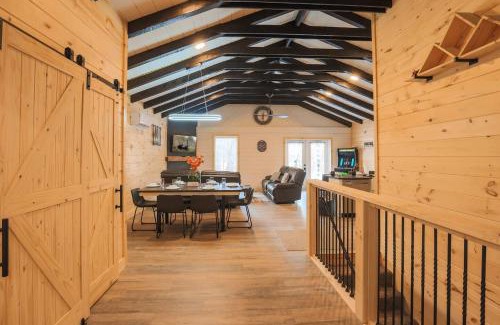 Gatlinburg - Pigeon Forge Casa | Fabulous 4Bed 3 bath Cottage Pool Hot tub Games