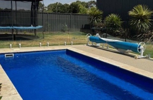 Bundalong Casa | Fabulous 5-bedroom house with Pool in Bundalong