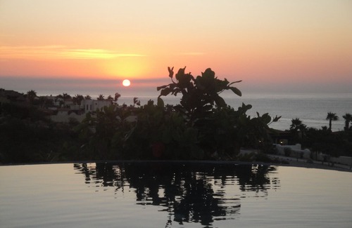 Buzzards Casa | Fabulosa y espaciosa villa con vista al mar con golf, piscina y comodidades