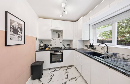 West Putney Casa | Fabulous and spacious 3-bedroom house with cozy garden