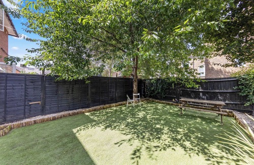 West Putney Casa | Fabulous and spacious 3-bedroom house with cozy garden