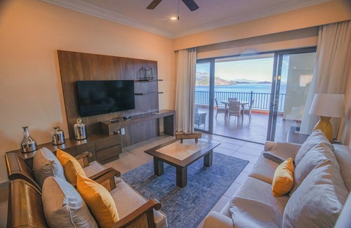 Loreto Complejo | Fabulous Christmas in Loreto, Baja Mexico. Deluxe 2bdrm Ocean Front Penthouse.